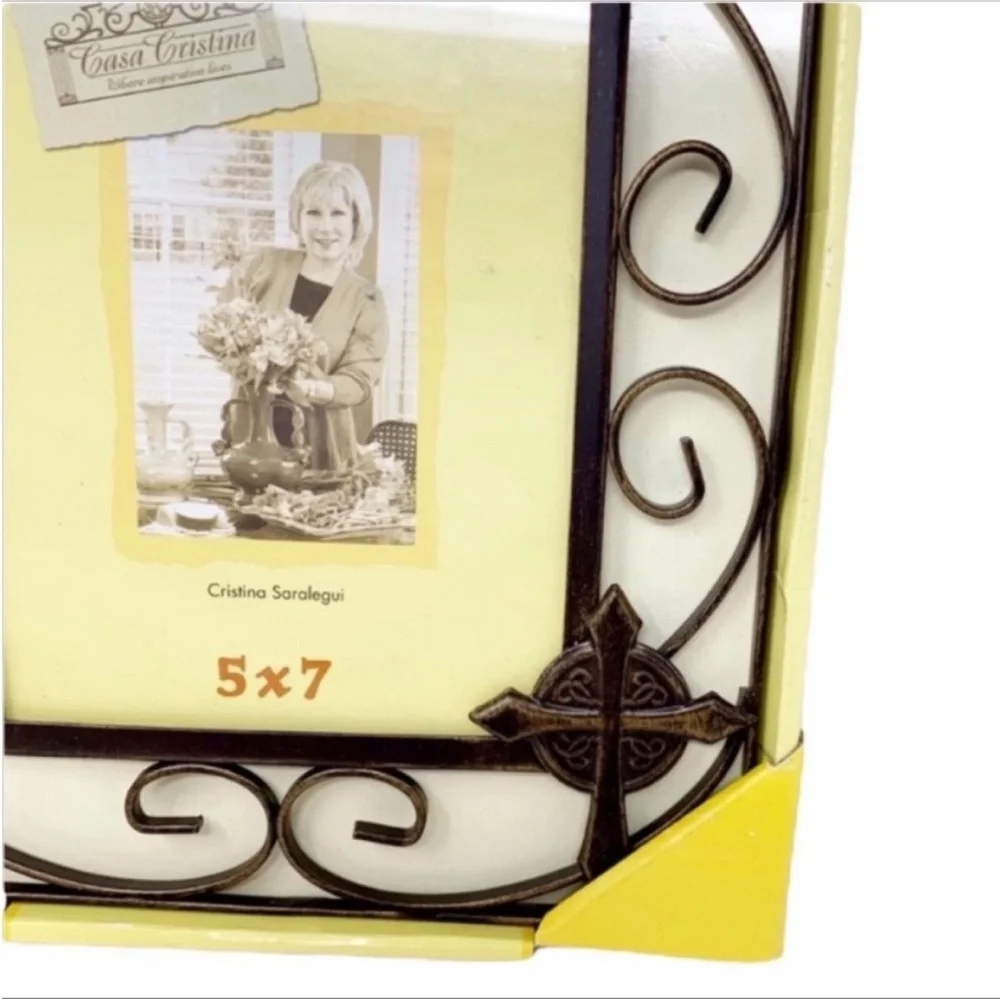 CRISTINA SARALEGUI rustic cross picture frame 5 X 7” NEW
